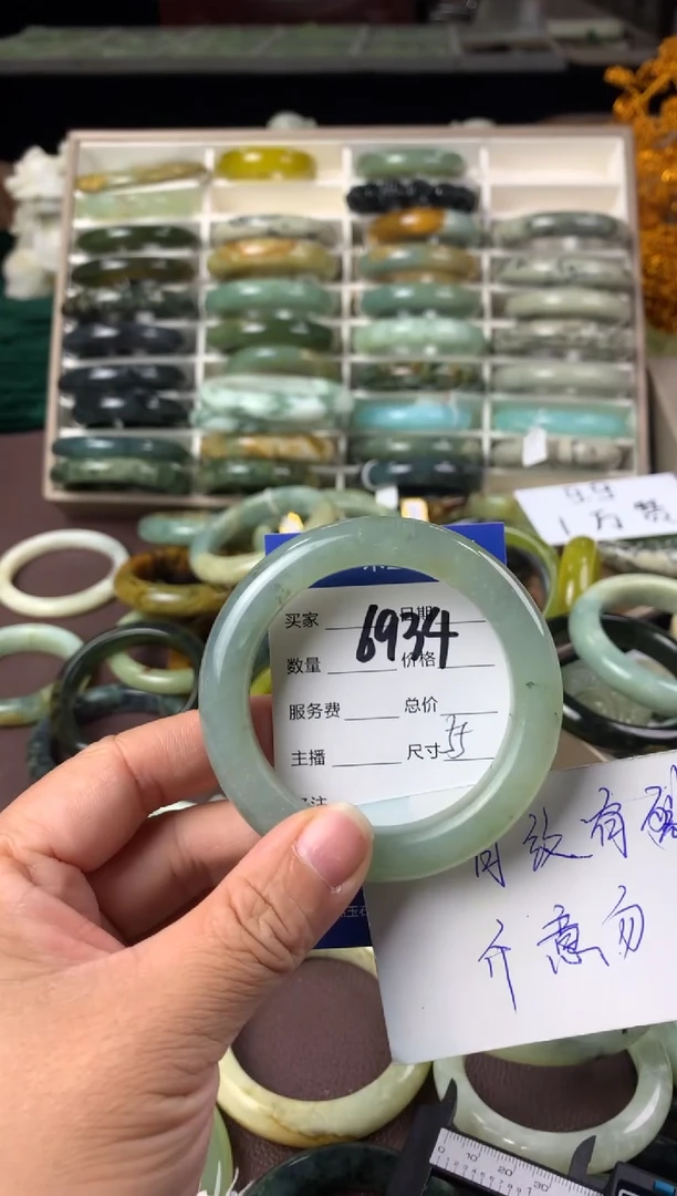 【闪购商品】蛇纹石玉手镯未镶嵌6934