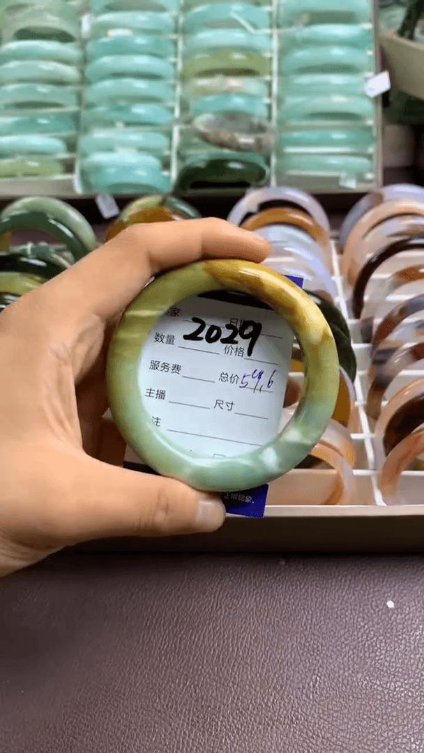 【闪购商品】蛇纹石玉手镯未镶嵌2029