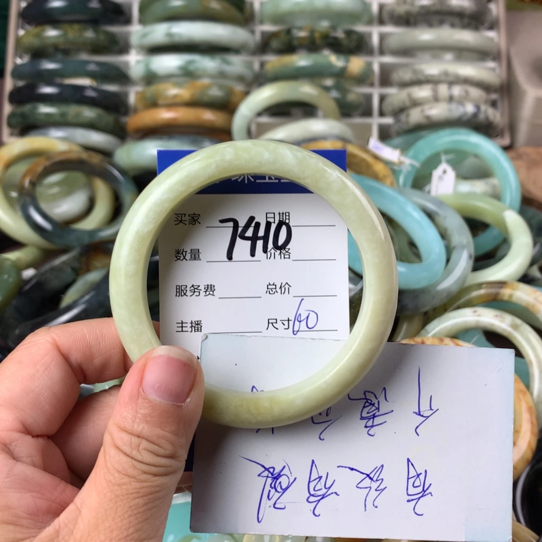 蛇纹石玉手镯未镶嵌7410