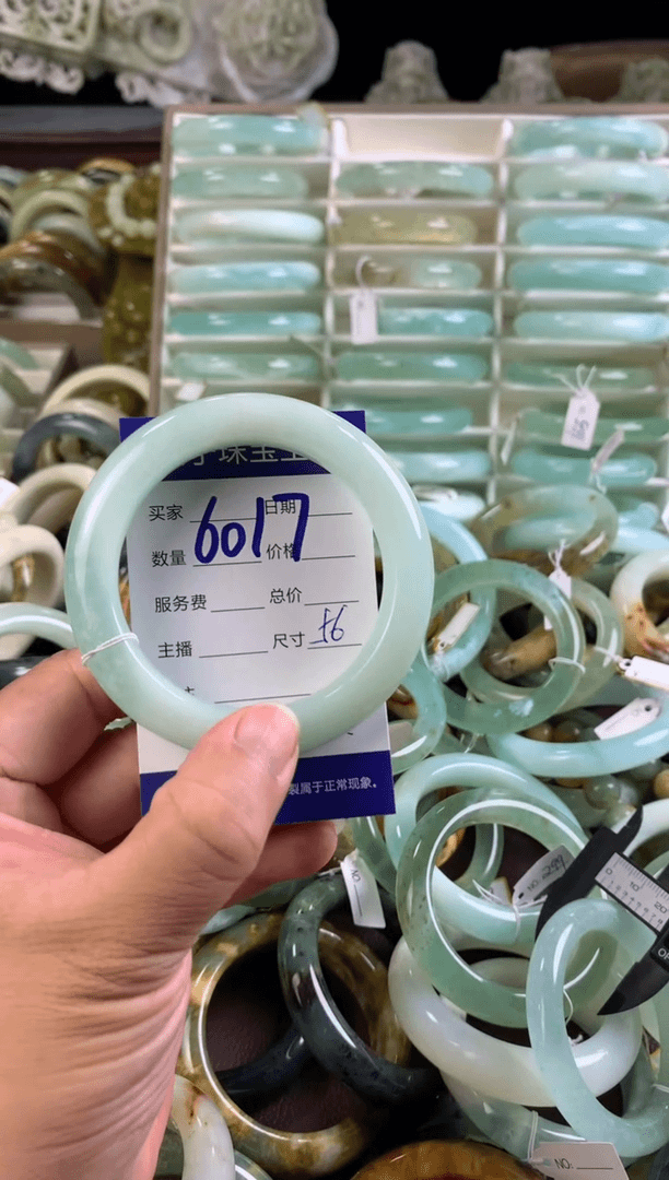 【闪购商品】蛇纹石玉手镯未镶嵌6017