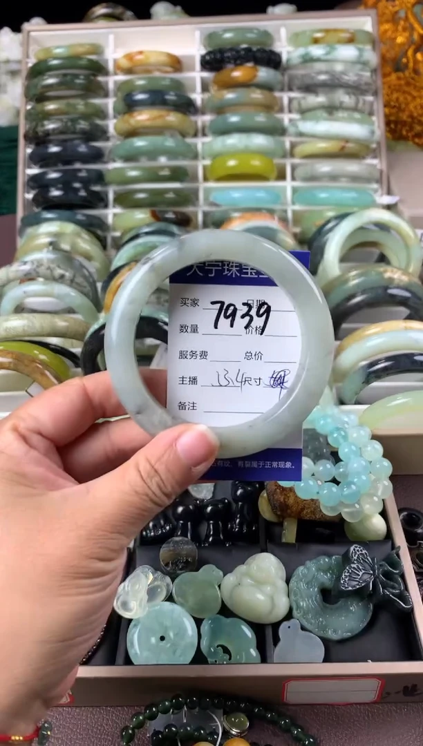【闪购商品】蛇纹石玉手镯未镶嵌7939