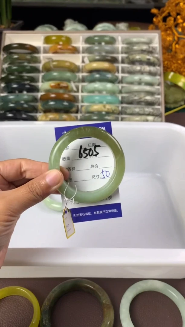 【闪购商品】蛇纹石玉手镯未镶嵌6505