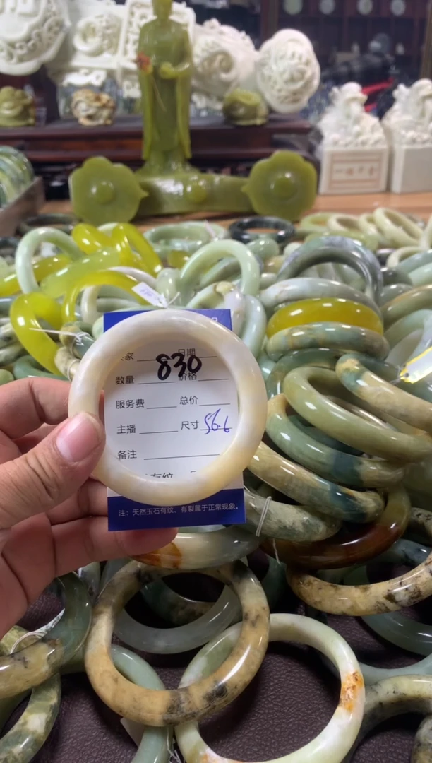 【闪购商品】蛇纹石玉手镯未镶嵌830