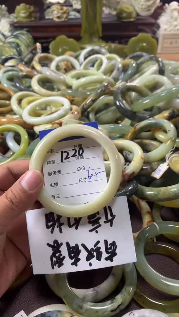 【闪购商品】蛇纹石玉手镯未镶嵌1220