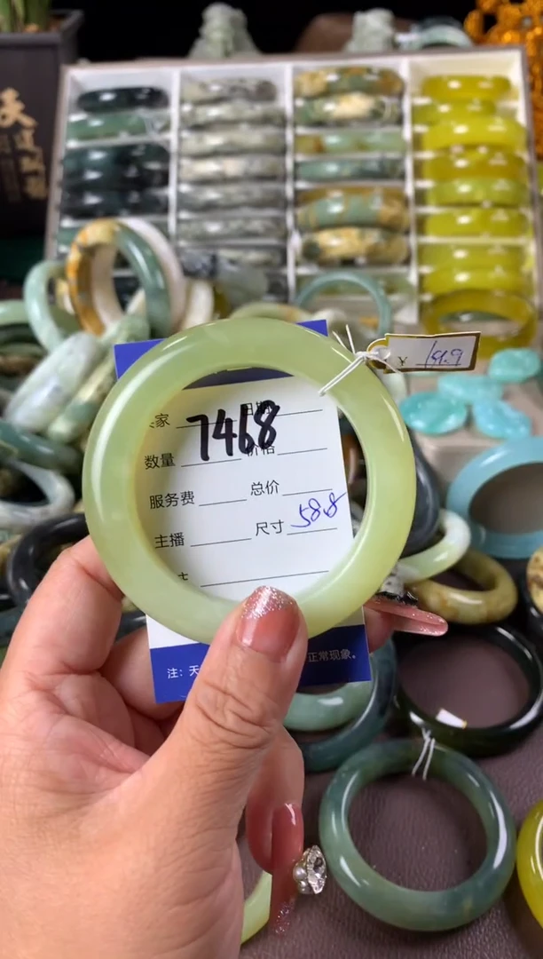【闪购商品】蛇纹石玉手镯未镶嵌 7468
