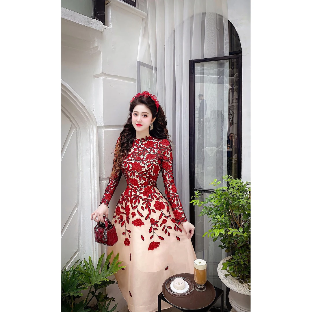 YINUO-165越南小众设计水溶网布刺绣玫红色长袖高腰修身连衣裙