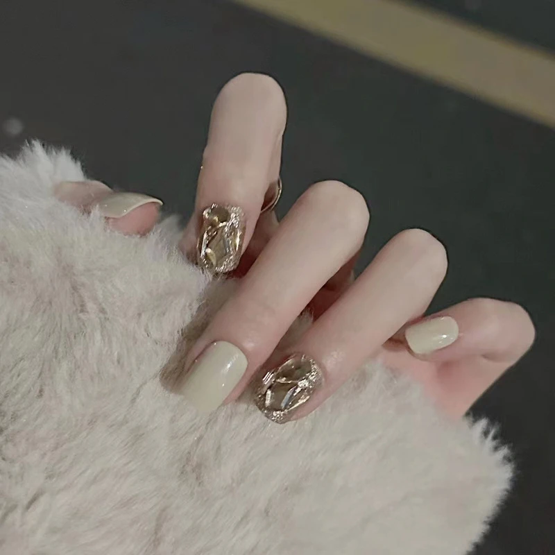 （空气软甲）高级感气质短款香槟满钻奶油白色穿戴美甲可拆卸显白