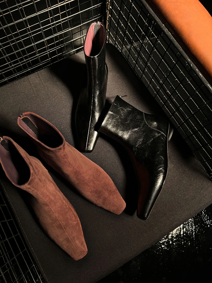 英伦风方头尖头女鞋粗跟时尚复古高帮时装靴秋冬百搭真皮中筒短靴