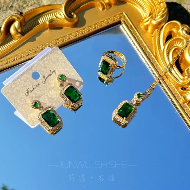 不锈钢合成锆石项链 绿色几何方形复古宫廷钛钢项链轻奢气质百搭