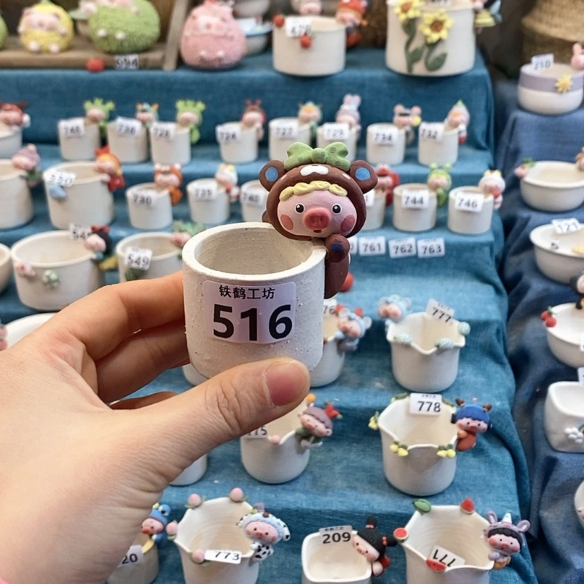 【闪购商品】陶瓷罐偶*。