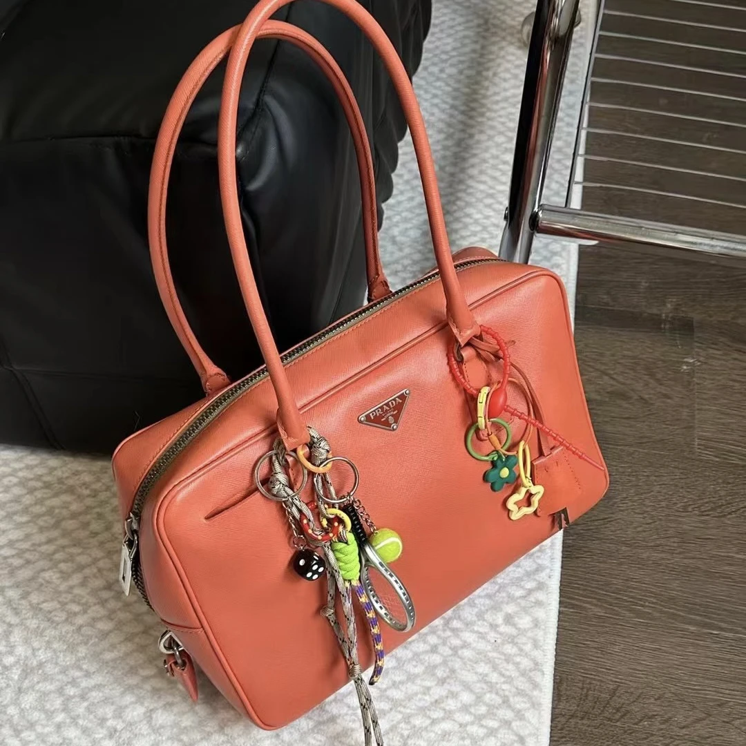 95新  上海自播/普拉达单肩包