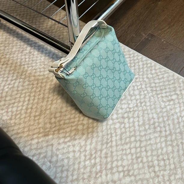 95新  上海自播/Gucci单肩包