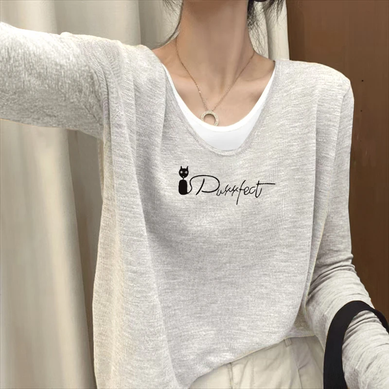 2024春秋季新款假两件长袖t恤女设计感V领打底衫95棉米灰色上衣