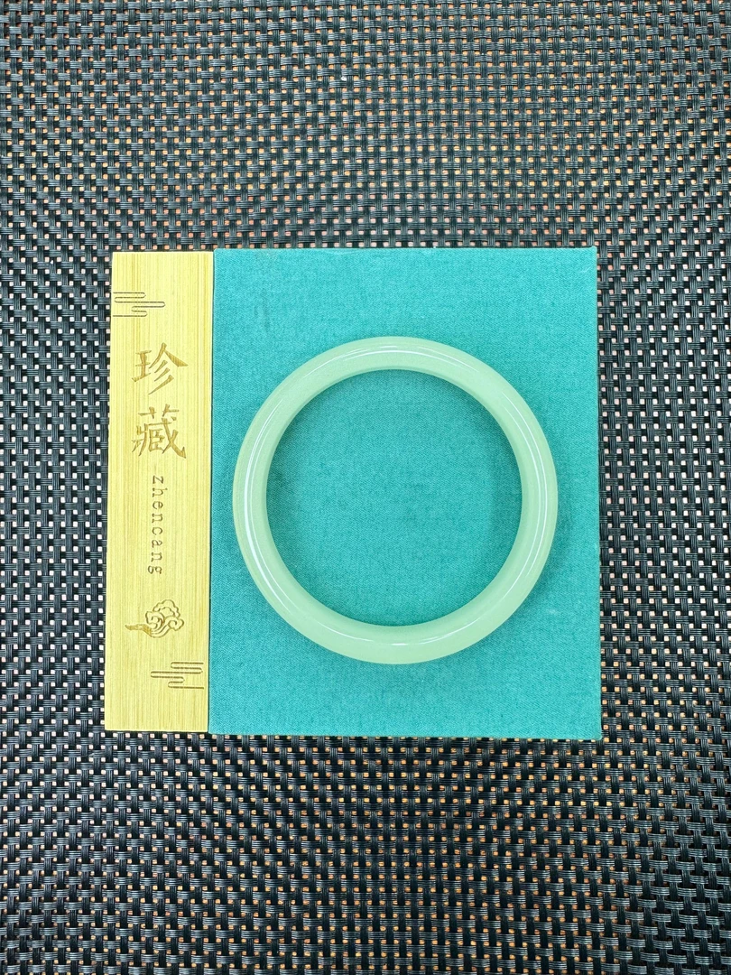 A4天然和田玉宽版晴水手镯