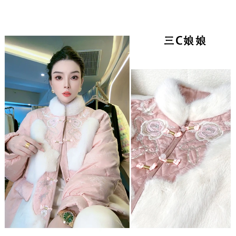 宸嫚三C娘娘23585新中式中国风刺绣盘扣拼接水貂毛保暖羽绒服冬季