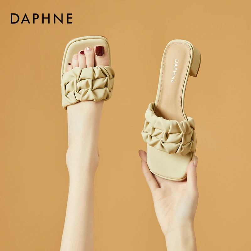 达芙妮洋气轻奢小众网红凉拖鞋2025夏季舒适百搭时尚外穿女款拖鞋