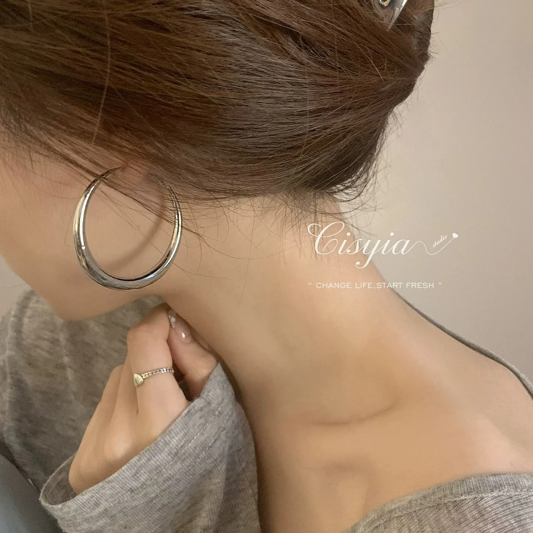 合金耳饰 金属大耳圈夸张耳饰素圈耳环轻奢高级冷淡风2024新款
