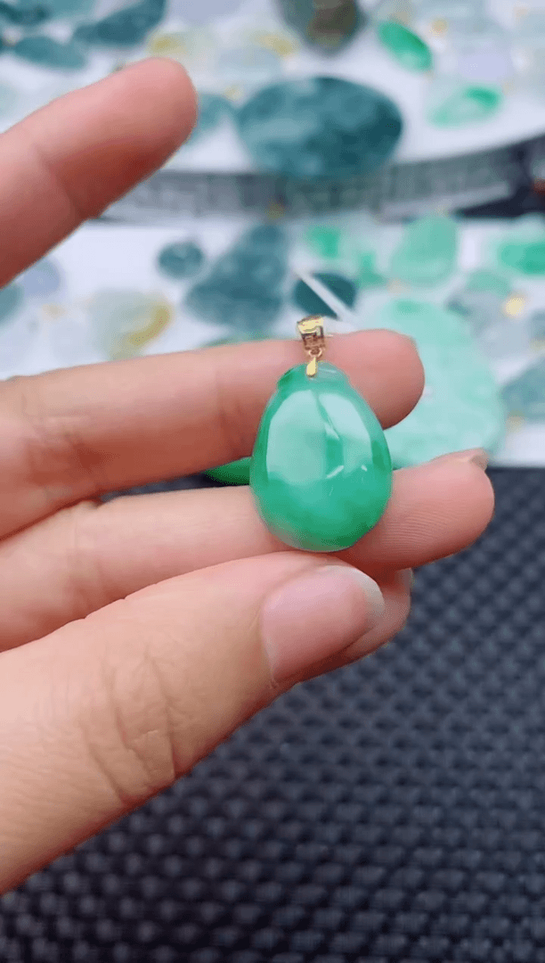 【闪购商品】翡翠颈饰18K金镶嵌瓜480