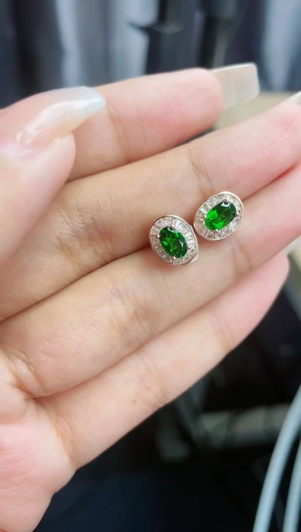 【闪购商品】透辉石耳饰银S925镶嵌耳饰