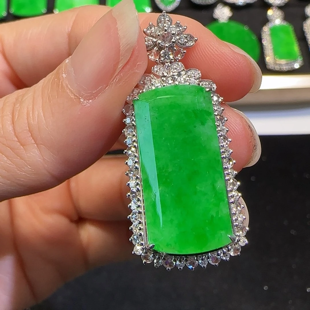 翡翠颈饰18K金镶嵌，