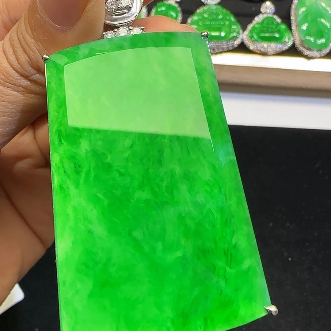 翡翠颈饰18K金镶嵌，