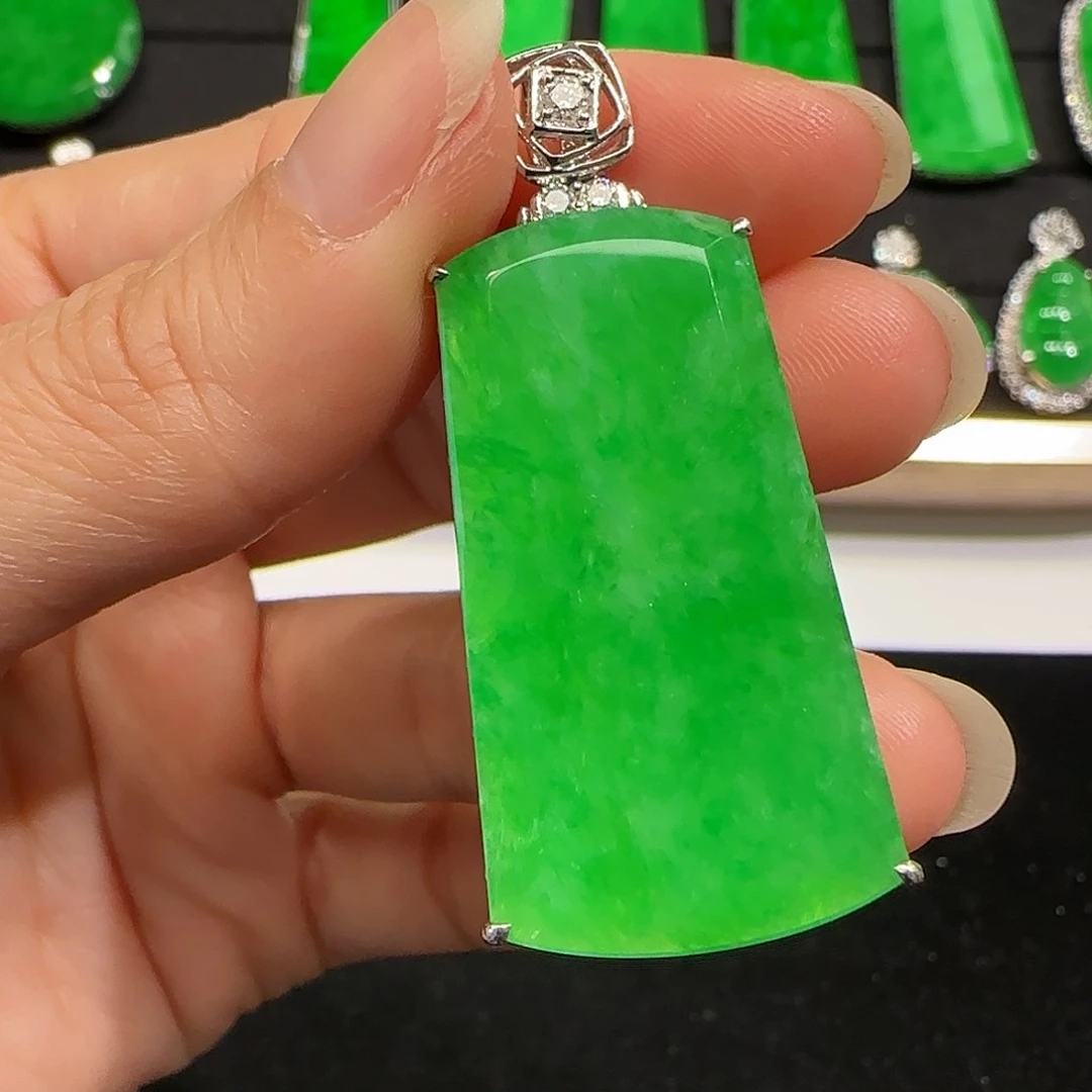 翡翠颈饰18K金镶嵌，