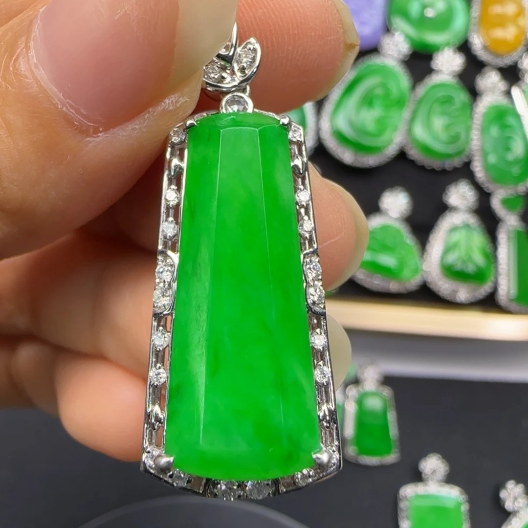 翡翠颈饰18K金镶嵌，