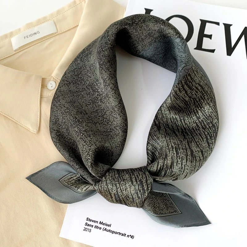 春秋薄气质小丝巾小方巾女真丝桑蚕丝百搭装饰女士领巾搭西装韩国