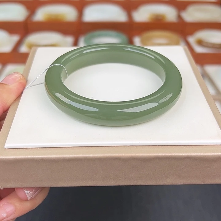 和田玉手镯未镶嵌和田玉手镯56湖水绿