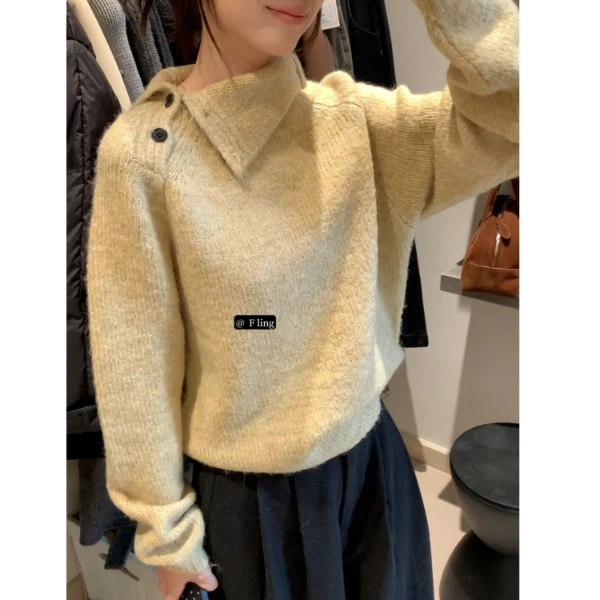 【芳龄F.LING】暖芙 设计感斜扣翻领不规则毛衣百搭显瘦FL0513