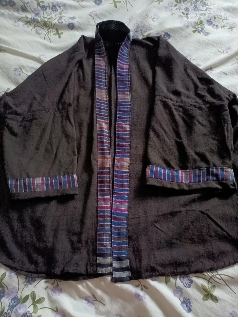 民族手工刺绣蚕丝布织锦刺绣衣服老绣新做