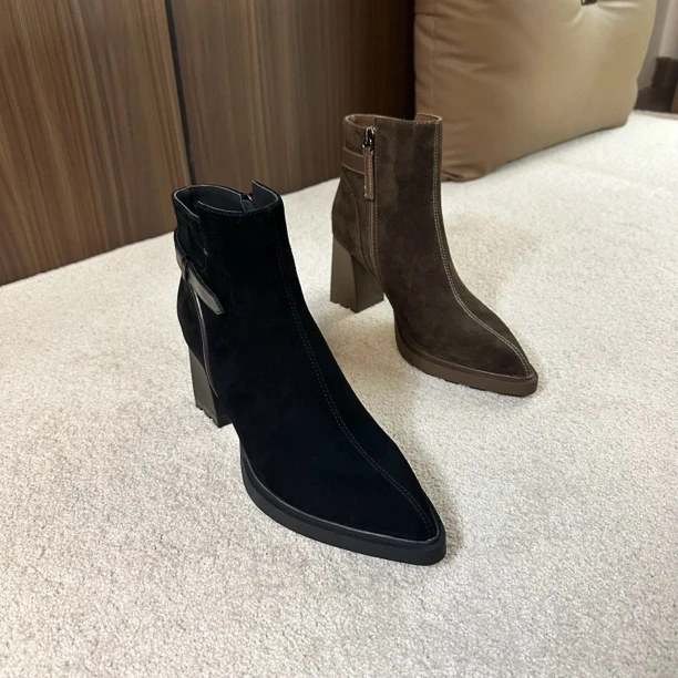 【艾熙】1688-015新款欧美风百搭新款英伦风女鞋尖头粗跟真皮时装靴