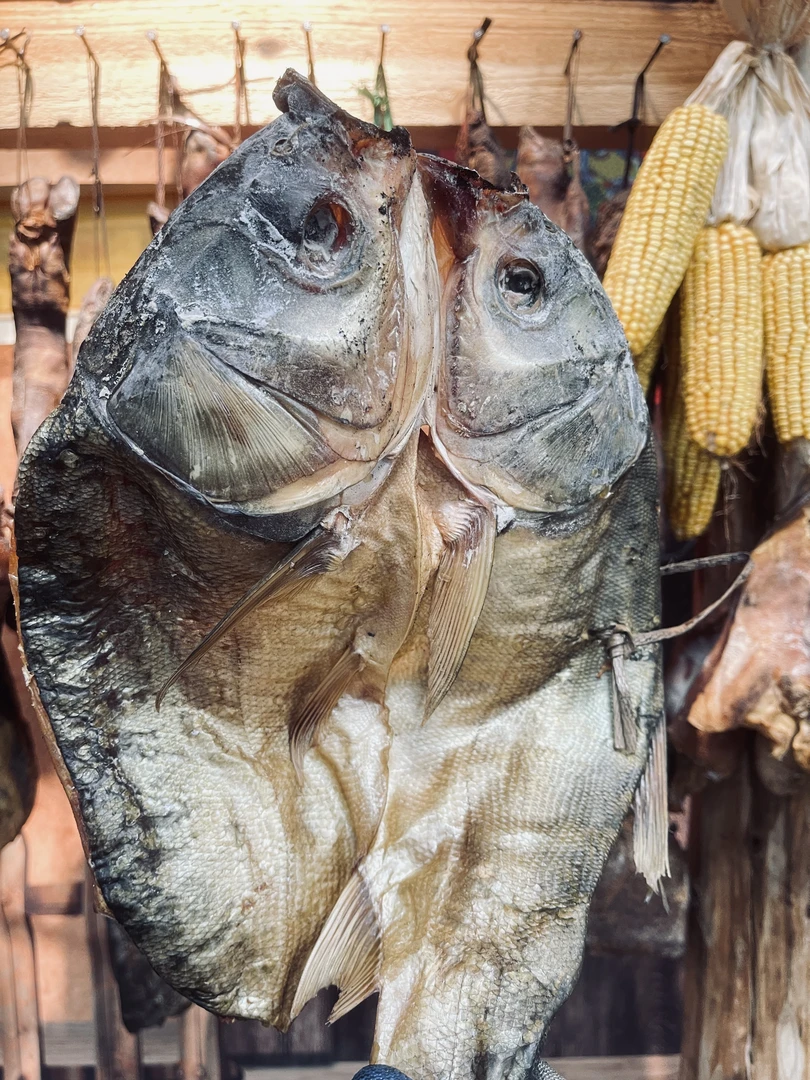 湖北阳新柴火烟熏腊鱼