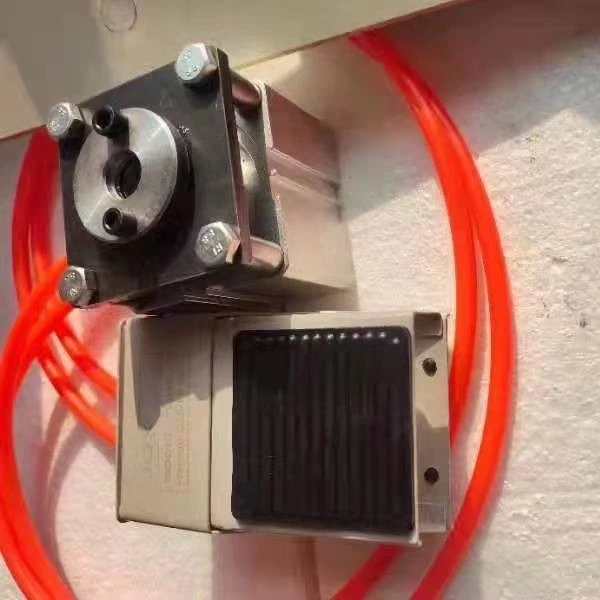 气动封边条冲孔器