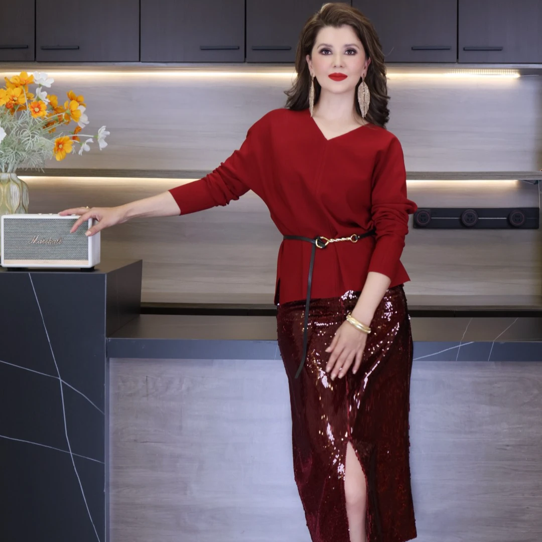 MUBINE 爆款设计感气质简约风V领上衣重工亮片半裙套装 2426