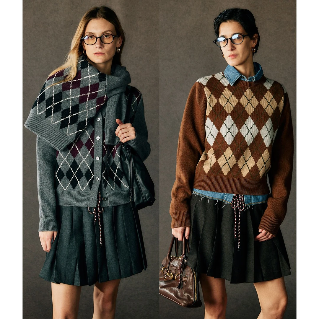 开间/横条提花背面织满针 超软糯羊羔M复古撞色菱形格针织衫