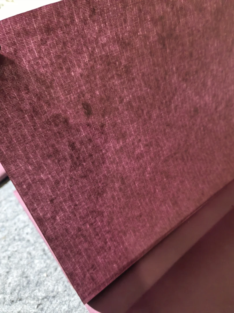 紫红色一级雁皮罗纹宣四开，34×68厘米，50张/刀