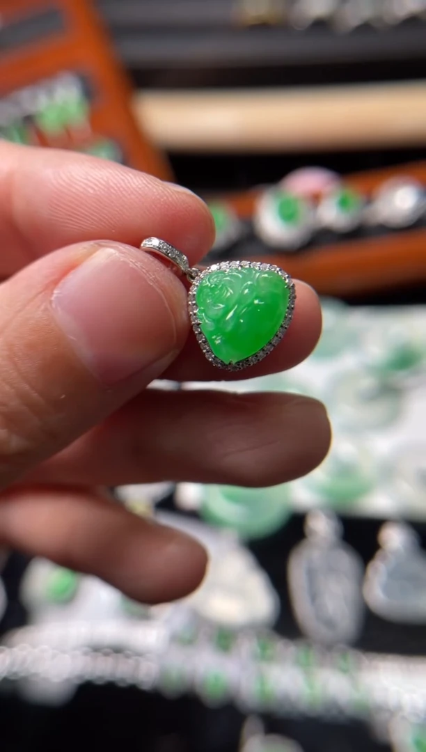 【闪购商品】翡翠颈饰18K金镶嵌缅甸翡翠钻石镶嵌佛公
