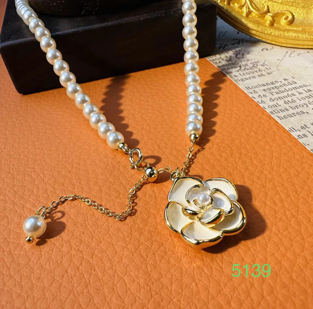 铜合金仿珍珠项链 1539#气质经典简约渐变素款百搭拼接山茶花项链