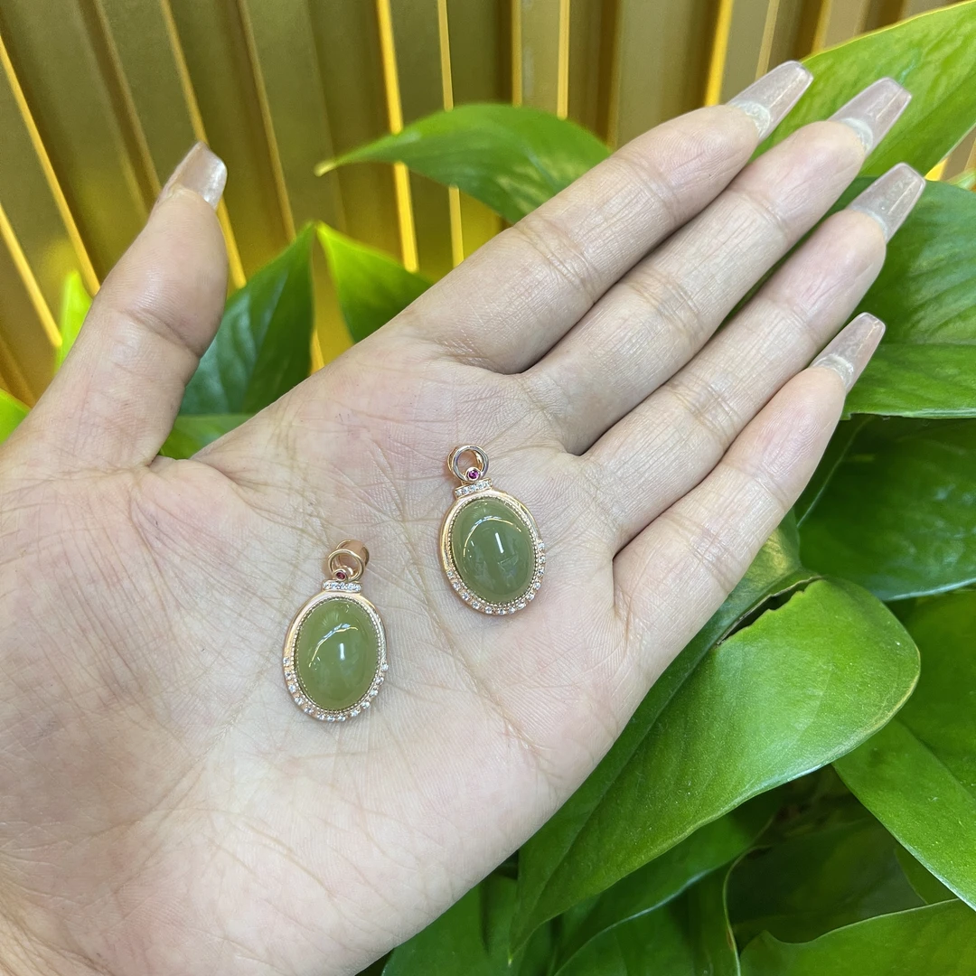 2404070168 YL 和田玉s925大绿圆水滴吊坠 （多样性发其一）