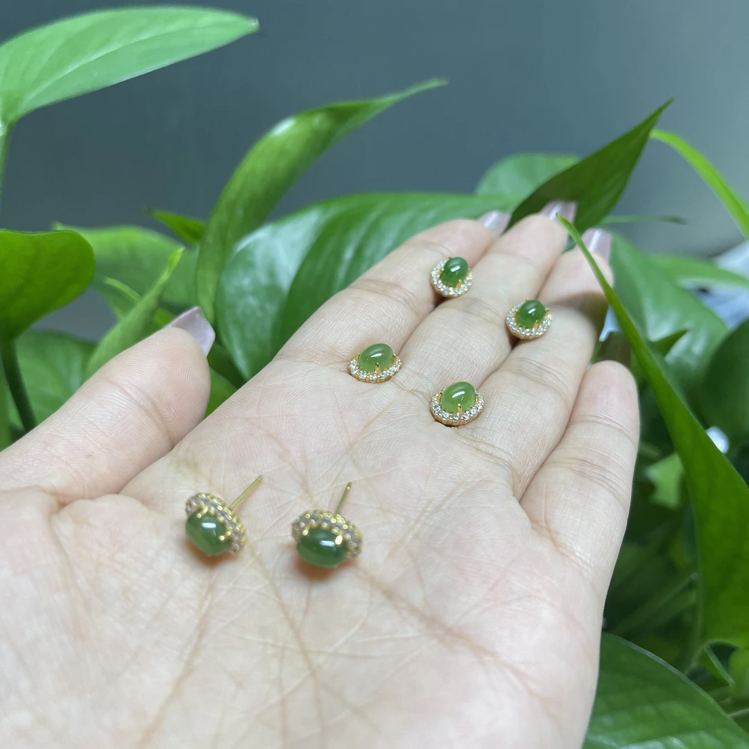 2404130523 YL 和田玉s925蛋圆绿耳钉 （多样性发其一）