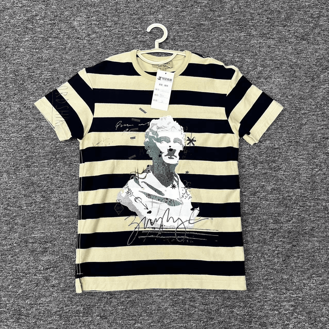【聚星甄选】BURBERRY/博柏利 黑白条纹涂鸦印花长袖  s码  jxsc102