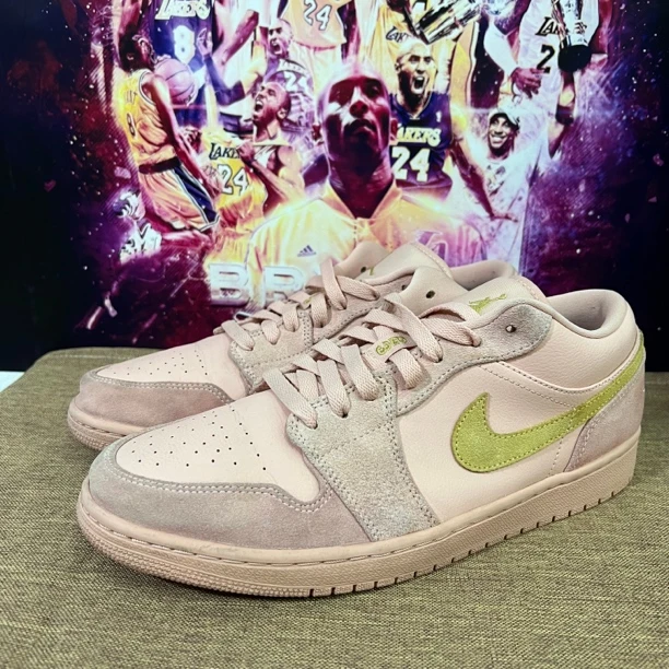 44码Aj 1粉色95新公价1500