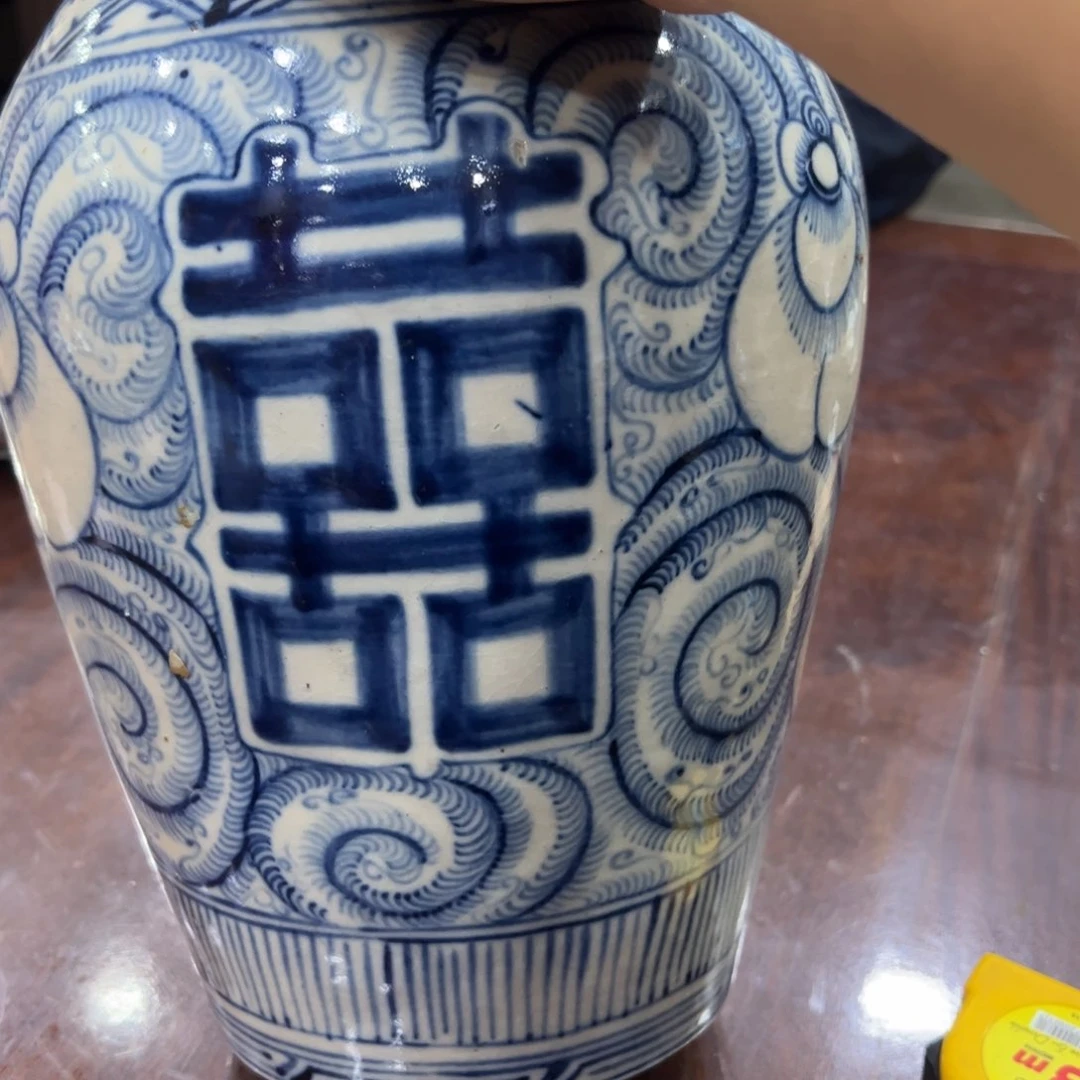 酩**影缠枝莲喜子瓶子
