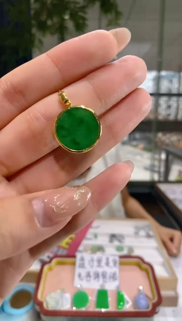 【闪购商品】翡翠吊坠(不含链)18K金镶嵌无事牌