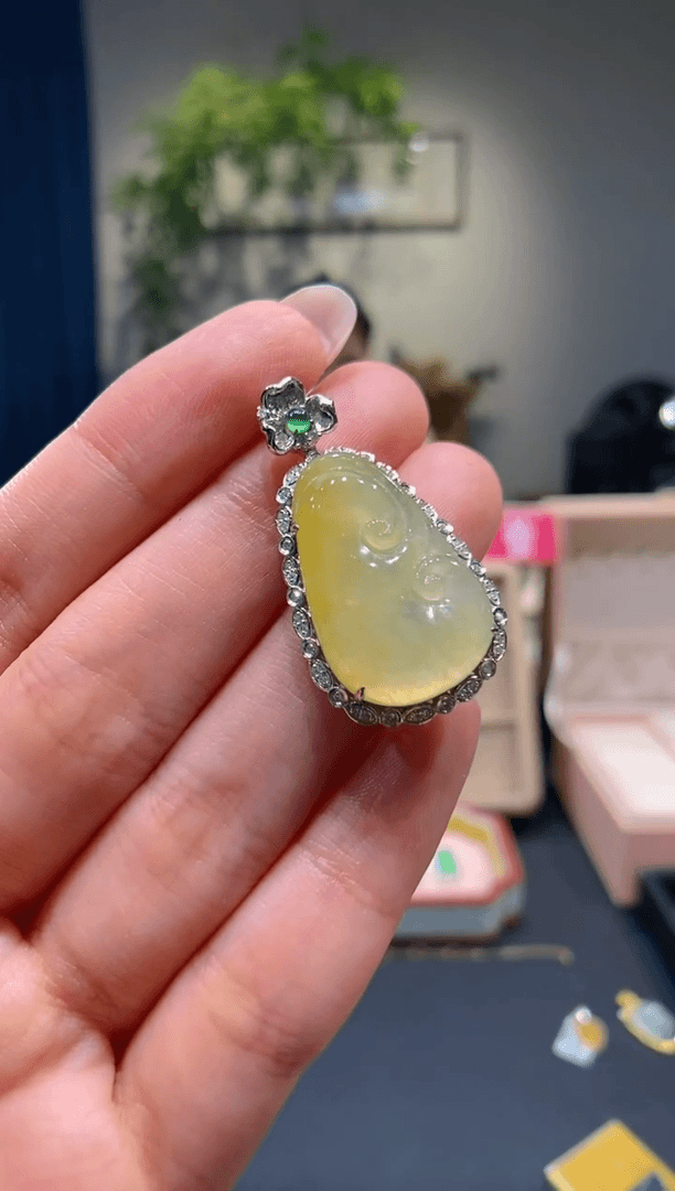 【闪购商品】翡翠吊坠(不含链)18K金镶嵌如意
