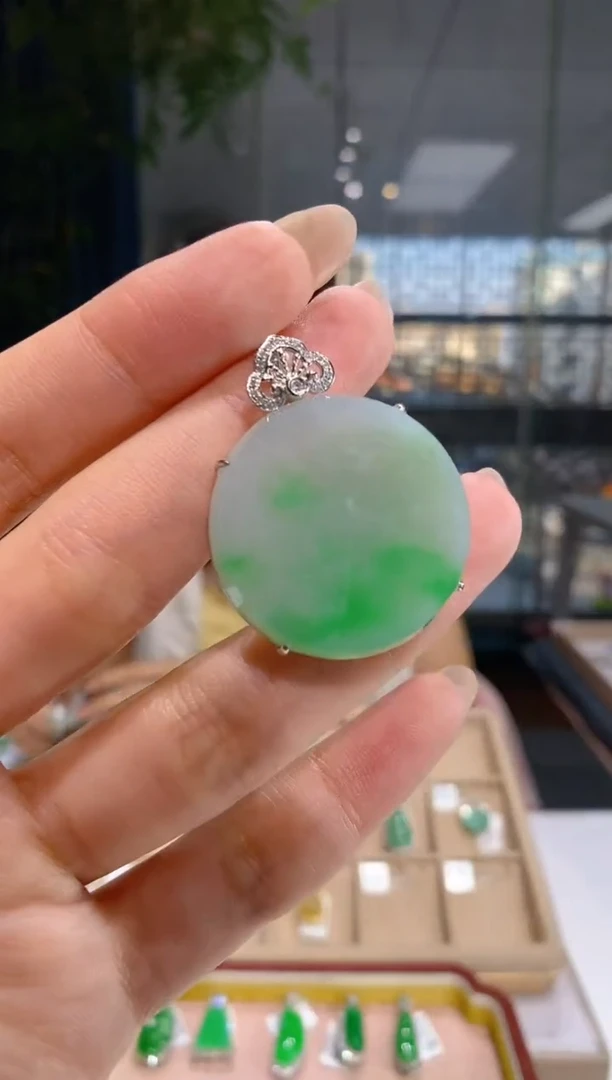 【闪购商品】翡翠吊坠(不含链)18K金镶嵌无事牌