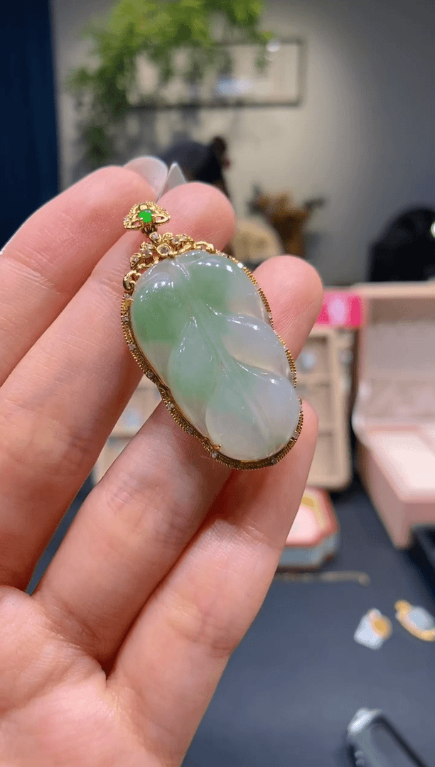 【闪购商品】翡翠吊坠(不含链)18K金镶嵌叶子