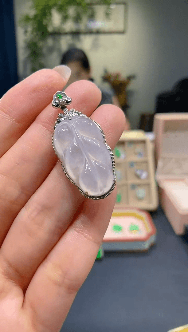 【闪购商品】翡翠吊坠(不含链)18K金镶嵌叶子