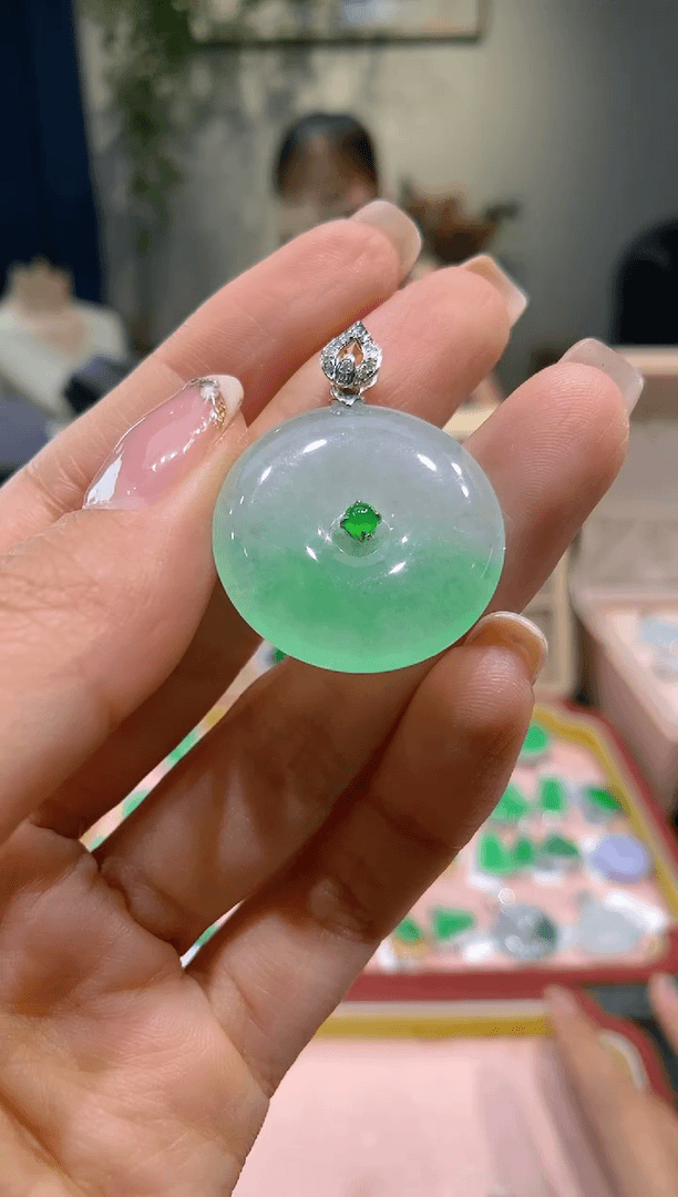 【闪购商品】翡翠吊坠(不含链)18K金镶嵌平安扣